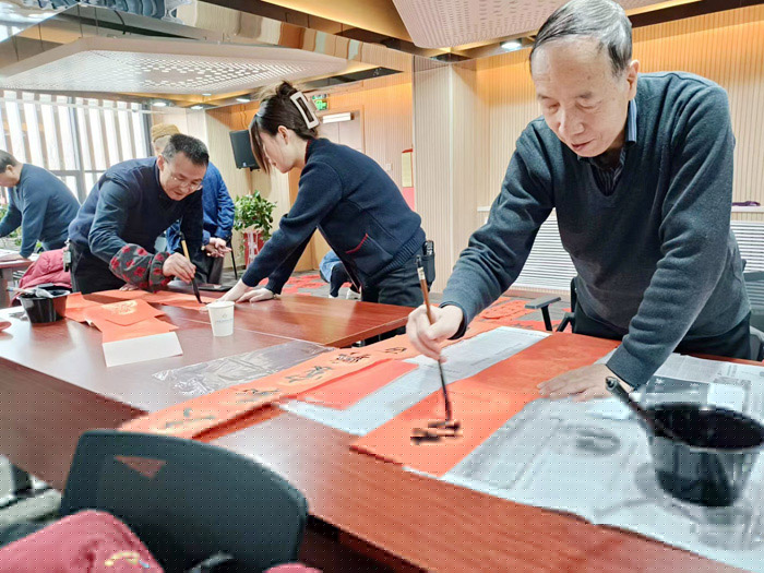 “淡淡墨香飄，濃濃新春情”蘭州普瑞眼視光醫(yī)院給患者送