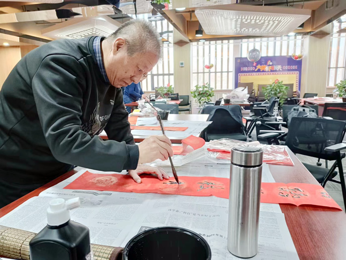 “淡淡墨香飄，濃濃新春情”蘭州普瑞眼視光醫(yī)院給患者送